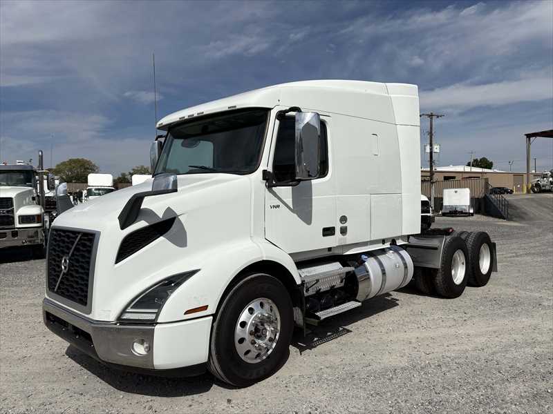 2021 Volvo  VNR64T640
